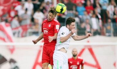 FSV Zwickau feiert durch ein spätes Tor Heimsieg gegen Bremen - Dem Zwickauer Spieler Bentley Baxter Bahn gelang der Treffer zum 1:0.