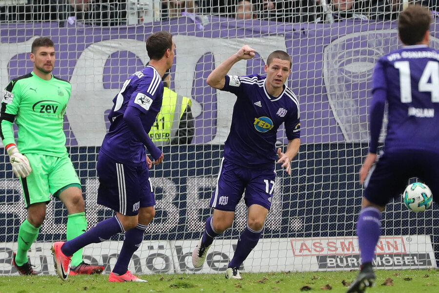 FSV Zwickau geht beim VfL Osnabrück unter: 0:4-Niederlage - Tor für Osnabrück: Adam Susac erzielt per Kopf das 3:0 und jubelt.