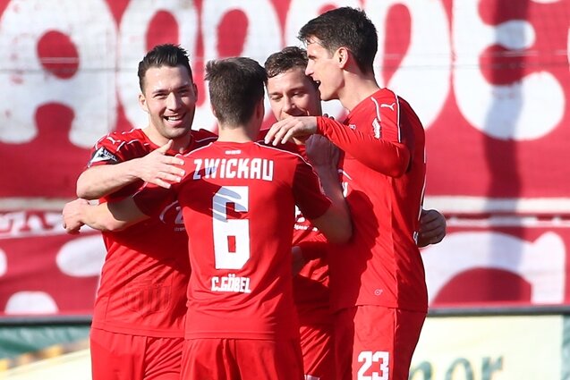 FSV Zwickau gewinnt Derby gegen Chemnitz - Zwickauer Jubel nach dem 1:0.