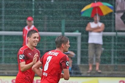 FSV Zwickau gewinnt letzten Test in Auerbach - Die Torschützen Marcel Bär (links) und Jonas Nietfeld jubeln nach dem 2:0.
