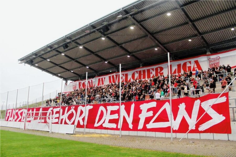 FSV Zwickau nach dem Abstieg: Fans starten Crowdfunding-Kampagne - Sie stehen hinter ihrem Verein: Rund 500 Fans waren am Freitagabend im E5.