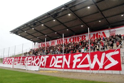 FSV Zwickau präsentiert sich auf der Vereinsmeile zum Zwickauer Stadtfest - Der FSV Zwickau ist am Samstag und Sonntag mit seiner Kampagne „Fußball gehört den Fans“ auf der Vereinsmeile vertreten.