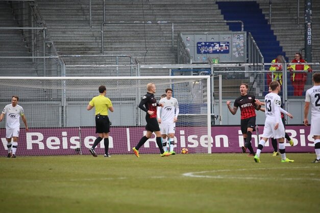 FSV Zwickau rutscht auf vorletzten Platz ab: Niederlage in Wiesbaden - 
