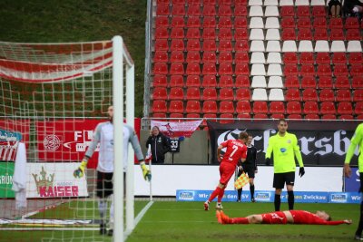 FSV Zwickau rutscht nach Niederlage gegen Wiesbaden auf Abstiegsplatz ab - 