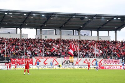 FSV Zwickau: Selbstkritik nach erstem Heimspiel - Knapp 4600 Zuschauer haben dem FSV Zwickau beim 2:0 gegen Luckenwalde eine erstaunliche Kulisse beschert. Fürs nächste Heimspiel wird der Verein daher einen zusätzlichen Block im Stadion öffnen. 