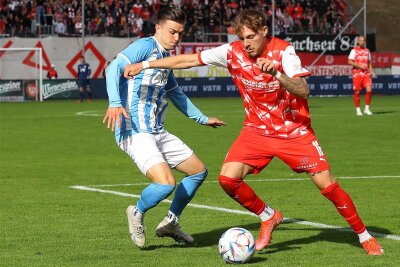 FSV Zwickau: So geht es Sandro Sengersdorf - Sandro Sengersdorf (hier gegen Chemnitz' Leon Damer) schied im Derby verletzt aus. 