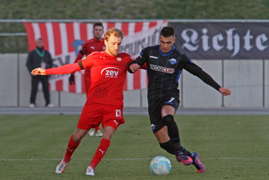 FSV Zwickau verlängert Vertrag mit Könnecke - Mike Könnecke (links) bei einem Spiel gegen den SC Paderborn 2016.