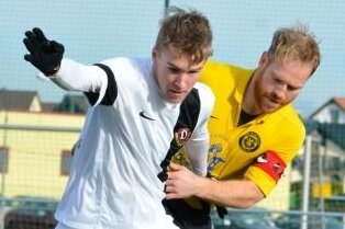 FSV Zwickau verpflichtet Kevin Bönisch von der SG Dynamo Dresden - Kevin Bönisch (links), hier mit VfB-Kapitän Peter Otte.