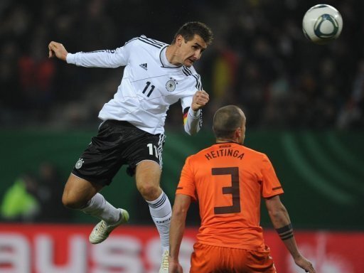 Fußball-Feuerwerk zum Jubiläum - Dreieck zaubert - Starker Auftritt nach Verletzung: Miroslav Klose