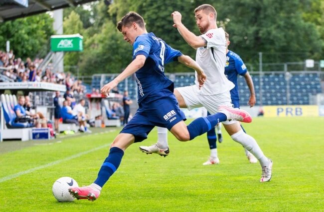 Führungstreffer reicht nicht: Chemnitzer FC verliert in Babelsberg - CFC-Spieler Niclas Walther (l.) am Ball.