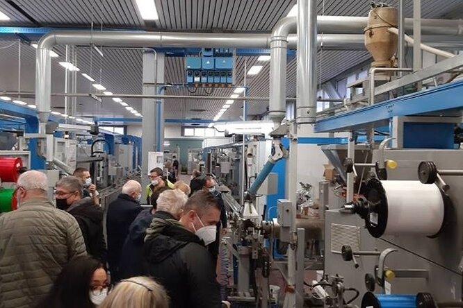 Fünf aufregende Tage in italienischer Partnerstadt - Zum Programm in Italien gehörte für die Saydaer auch der Besuch eines modernen Glasfaserwerks.