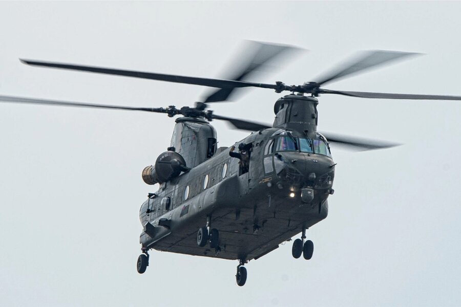 Fünf Chinook-Hubschrauber der US-Armee überfliegen die Region - Ein CH-47 Chinook auf einer Luftfahrtausstellung (Symbolbild). 