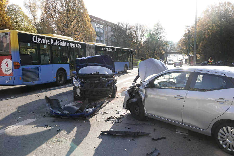 Fünf Fahrzeuge an Unfall auf dem Kaßberg beteiligt - 