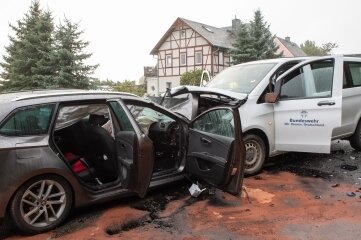 Ein schwerer Verkehrsunfall hat sich am Donnerstag gegen 15.55 Uhr auf der B 174 zwischen Großolbersdorf und der Kreuzung Heinzebank in Höhe der Halfterhäuser ereignet. 
