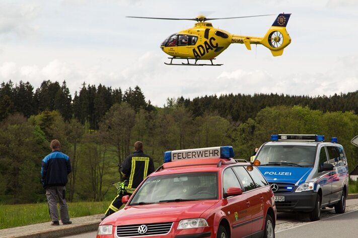 Fünf Verletzte bei Unfall im Erzgebirge - 