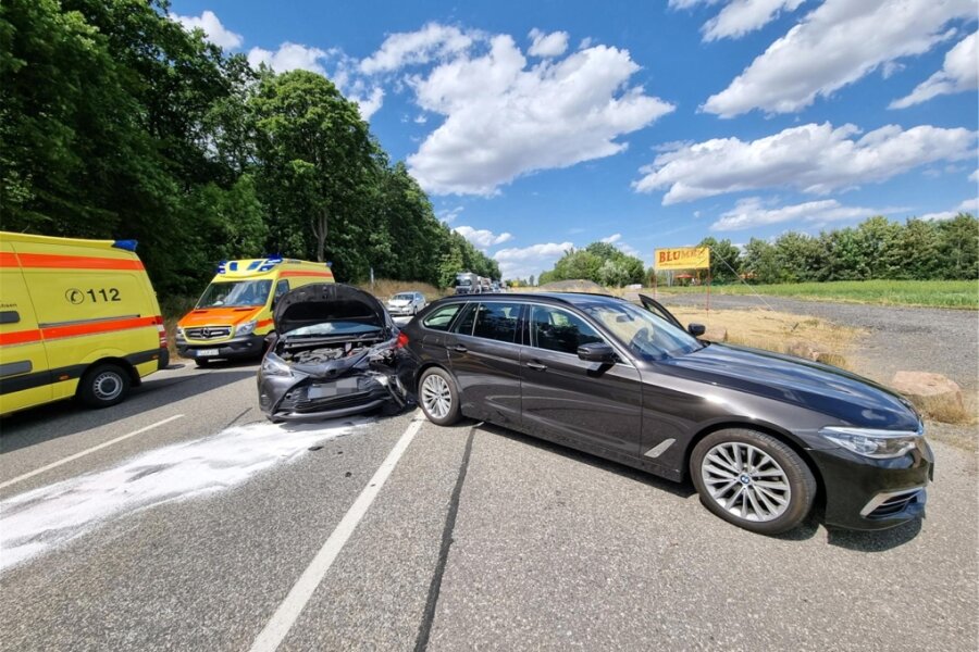 Fünf Verletzte und mehrstündige Sperrung nach Unfall auf S 200 bei Lichtenau - Aufgrund eines Auffahrunfalls war die S 200 bei Lichtenau am Montag mehrere Stunden gesperrt.