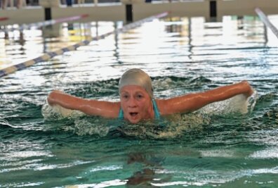 Für 71-Jährige wird jeder Start ein Sieg - Die 71-jährige Gudrun Geßner gehört zu den aktiven Seniorenschwimmerinnen des SV Zwickau 04 - der Heimwettkampf steht deshalb auch ganz fest in ihrem Terminkalender jedes Jahr. 
