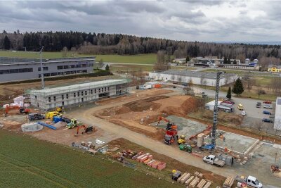 Für den weiteren Ausbau des Feuerwehr-Kompetenzzentrums in Eich fließt Geld - Das Feuerwehr-Kompetenzzentrum in Eich kann weitergebaut werden.