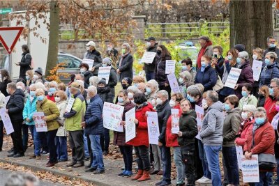 Für mehr Ärzte und Pflegepersonal im Landkeis Zwickau: Zwei Kreisrätinnen ergreifen die Initiative - In Lichtenstein gab es vielfältige Protestaktionen gegen die Schließung von Kinder- und Frauenklinik. Geholfen haben die bisher nicht. 