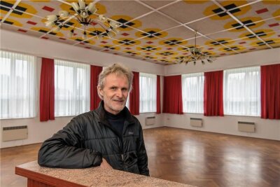 Für Treffpunkt in Seelitz: Ort will 10.000 Euro ausgeben - Der Seelitzer Bürgermeister Thomas Oertel im Saal des Dorfclubs Kolkau. Das Vereinshaus soll eine neue Küche erhalten.