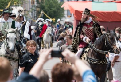 Fürstentag: Ein Fest für 10.000 Besucher - Der Lebendige Fürstenzug von Rochlitz nach Seelitz war der Publikumsmagnet zum Fürstentag vor vier Jahren. Er wird am 19. Juni gegen 13 Uhr auf dem Marktplatz eintreffen. 