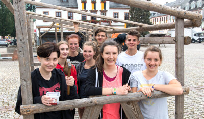 Fürstentag: Rochlitzer Schüler unterstützen Organisatoren - Acht Schülerinnen und Schüler unterstützen die Miskus-Mitarbeiter auf dem Festplatz.