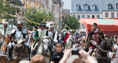 Fürstentag: Vom Konzert bis zum Rollenspiel - Höhepunkt des Fürstentags 2018 in Rochlitz war der Lebendige Fürstenzug von Rochlitz nach Seelitz. Am 19. Juni dieses Jahres wird dieser Fürstenzug wieder zu erleben sein. 