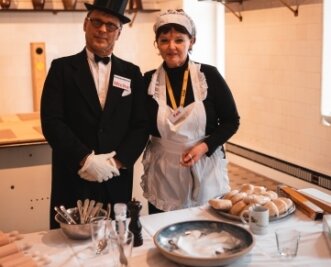 Fürstliches Programm für Kinder im Schloss - Felicitas Machatske (Küchenfee Felicitas) und Michael Hinke (Micha & Mischa) freuen sich auf Besucher. 