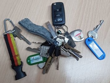 Fundsachen aus dem Bus im Rathaus abzuholen - Diese in Bussen verlorenen Schlüssel sind vom Regionalverkehr Erzgebirge bei der Stadtverwaltung Aue abgegeben worden. 