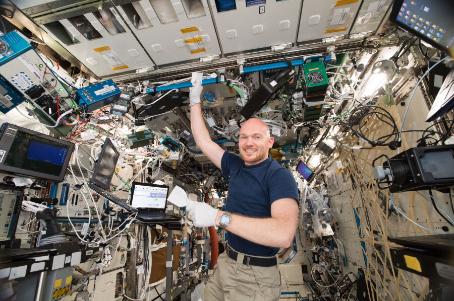Funken mit Astro-Alex - Zwönitzer Schüler bekommen neue Chance - Astronaut Alexander Gerst an Bord der ISS.