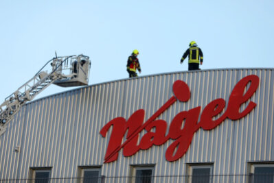 Funkenflug löst Feuer bei Glauchauer Firma aus - In einer Reparaturwerkstatt der Firma Baumaschinen Nagel an der Dieselstraße in Glauchau hat am Mittwochmorgen Funkenflug einen Brand ausgelöst. 