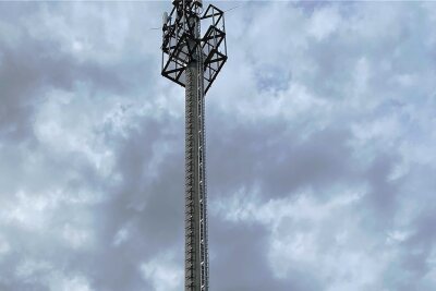 Funkmast-Posse in Weißensand: Stromanschluss steht weiter in den Sternen - Seit kurzem läuft ein neuer Diesel am Funkturm.