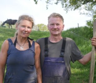 Furche um Furche - Synke und Kay Bohne auf ihrem Hof in Stollsdorf. Die beiden und ihr kleines Team lieben die Arbeit in der Natur und mit den Tieren.