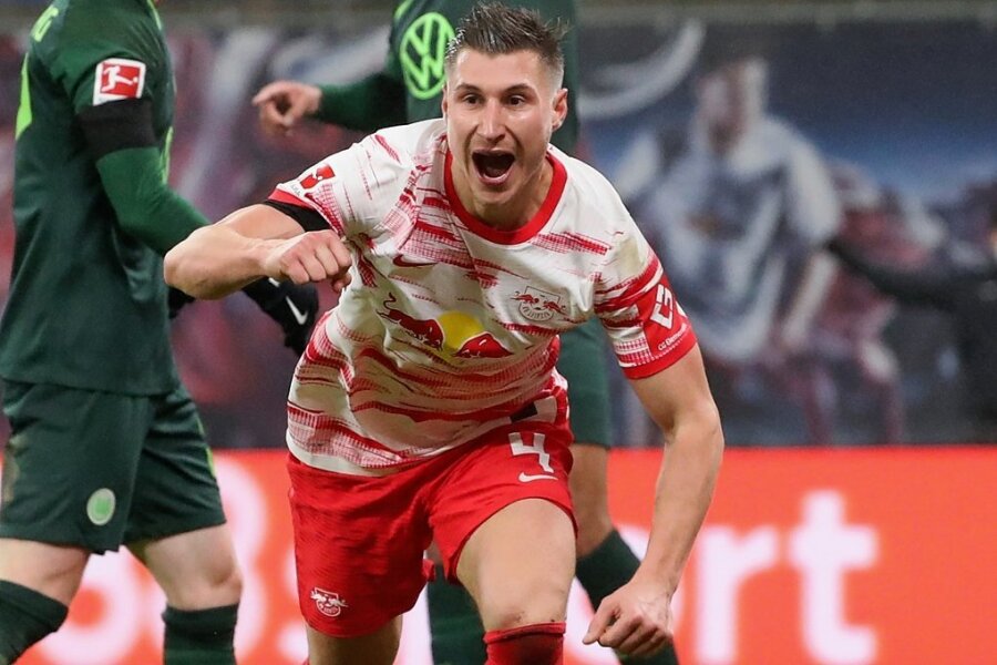 Fußball-Bundesliga: RB Leipzig gewinnt, klettert, kann aber noch besser spielen - Willi Orban jubelt nach seinem Treffer zum 1:0. 