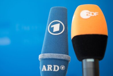 Fußball-EM: ARD und ZDF setzen auf bekanntes Personal - Die Fernsehsender ARD und ZDF setzen bei der Fußball-EM auf bekanntes Moderationspersonal.