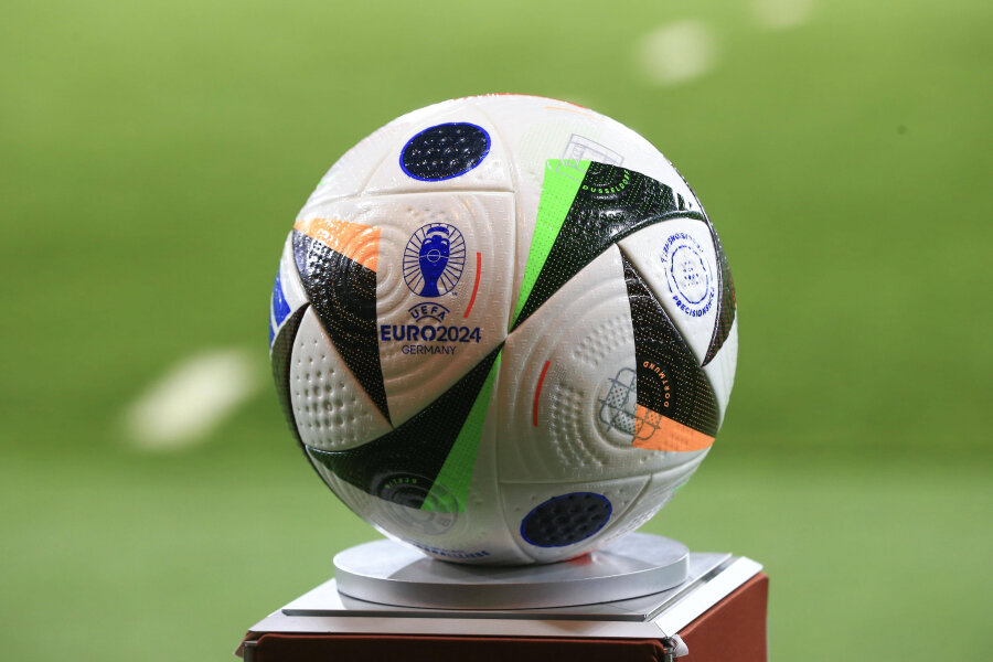 Fußball-Europameisterschaft 2024 in Deutschland - Der EM-Ball 2024 von Adidas heißt "Fußballliebe". Ab dem 14. Juni 2024 rollt er in den deutschen EM-Stadien.