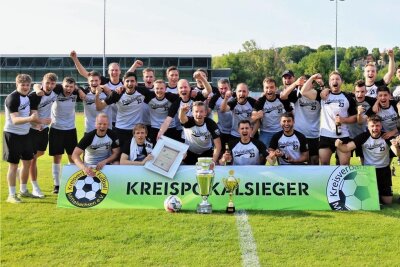 Fußball-Kreispokal: Zweite Mannschaft des BSC Freiberg erkämpft vor fast 700 Fans den Titel - Der BSC Freiberg II hat sich den Fußball-Kreispokal 2023 gesichert. Das Team von Trainer Nils Hähner bezwang vor fast 700 Zuschauern im Flöhaer Auenstadion den Conradsdorfer SV mit 2:0. 