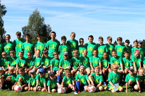 Fußball und noch viel mehr beim 15. Feriencamp des VfB Schöneck - Insgesamt 57 Mädchen und Jungen im Alter von 5 bis 16 Jahren waren bei der 15. Auflage des Fußball-Feriencamps des VfB Schöneck dabei.