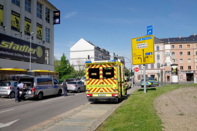 Fußgängerin wird bei Unfall in Chemnitz schwer verletzt - 