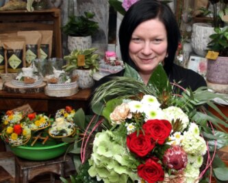 Gärtnerei seit 25 Jahren in Zinnberg: Wo man die Blumen sprechen lässt - Sandra Weber hat das Blumengeschäft in Zinnberg vor zwei Jahren von ihrer Mutter übernommen. Ihr Spezialgebiet sind Brautsträuße. 