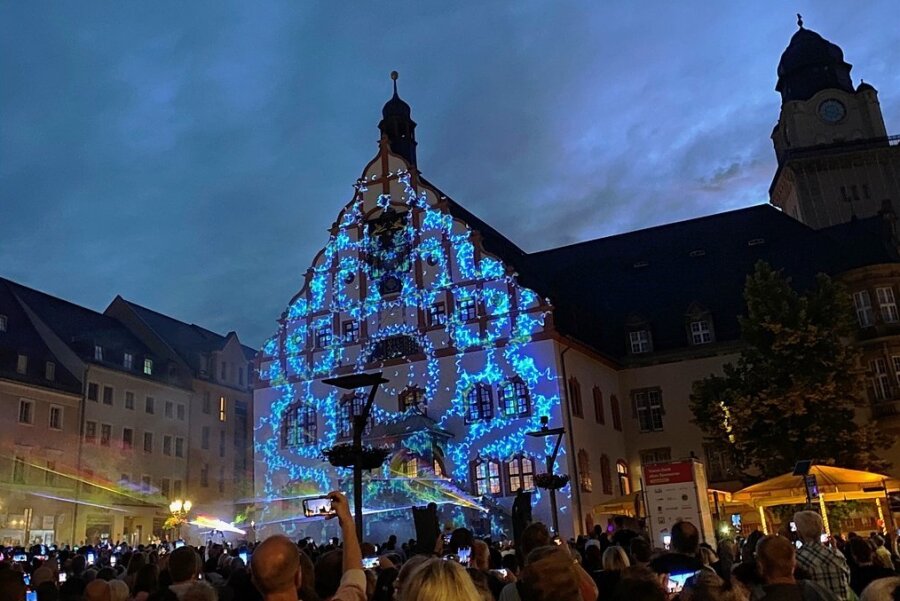 Gäste feiern bei Museumsnacht Plauens 900-jähriges Jubiläum - ...oder es war mit Plauener Spitze dekoriert.