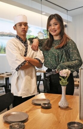 Duong Quoc Do und Amarbayasgalan von Strenge, genannt Aya, hoffen, bald Gäste in ihrem japanischen Restaurant begrüßen zu können. Derzeit gibt es alle Gerichte nur zum Abholen oder geliefert. 