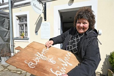 Gahlenz: Landwirtschaft mit allen Sinnen erleben - Museumsleiterin Beate Mühl kredenzte mit ihrem Team den Besuchern Kaffee und Kuchen.