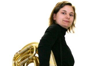 Tuba-Spielerin Andrea Müller