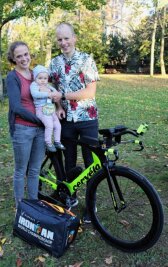 Ganz in Familie nach Hawaii - Sind als Familie zum Ironman Hawaii geflogen: Richard und Elisabeth Gootjes mit Tochter Rahel. Foto: Esther Sarah Wolf
