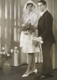 "Ganz in Weiß" erklang im Saal - Renate und Joachim Schwindel aus Raschau zu ihrer Hochzeit 1967.