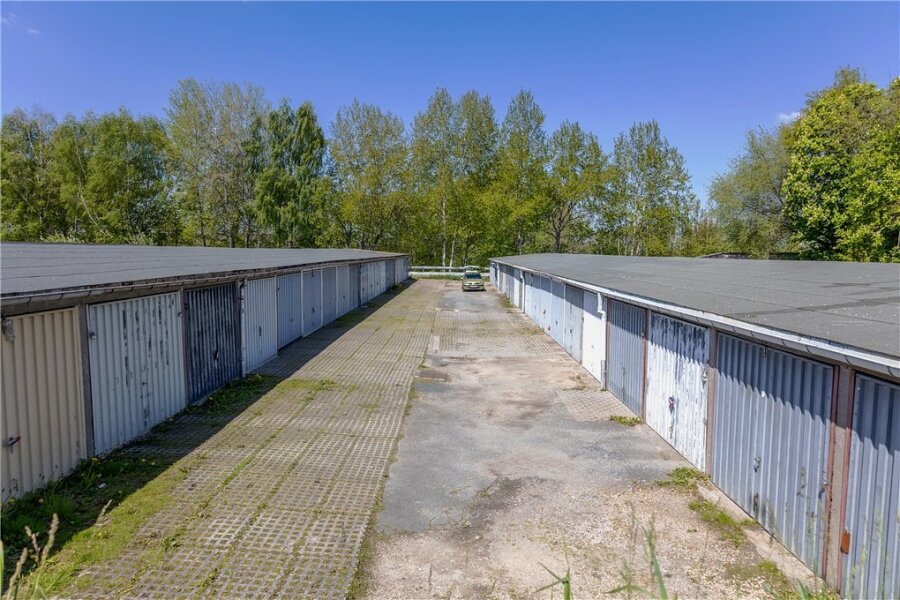 Der zu DDR-Zeiten erbaute Garagenkomplex am Friedensring gehört zu den 1600 Garagen in Auerbach, die von der  Neuregelung betroffen sind..