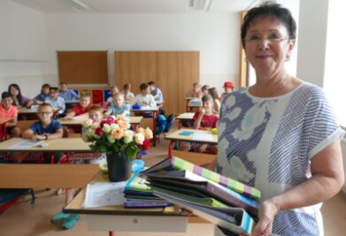 Garten soll nach 44 Jahren das geliebte Klassenzimmer ersetzen - Zum letzten Mal hat Angela Hofmann Ende vergangener Woche ihren Schülern die Zeugnisse überreicht. 