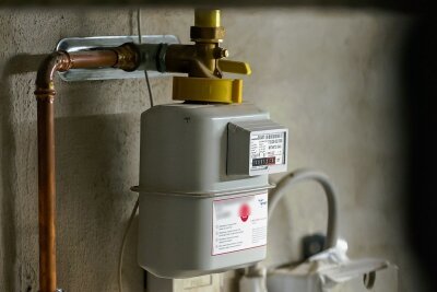 Gaskrise: Werden Mieter weiter entlastet? - Der Blick auf den Gaszähler - auf dem Foto im Keller eines Einfamilienhauses - wird Mieter und Vermieter gleichermaßen Sorgen bereiten. 