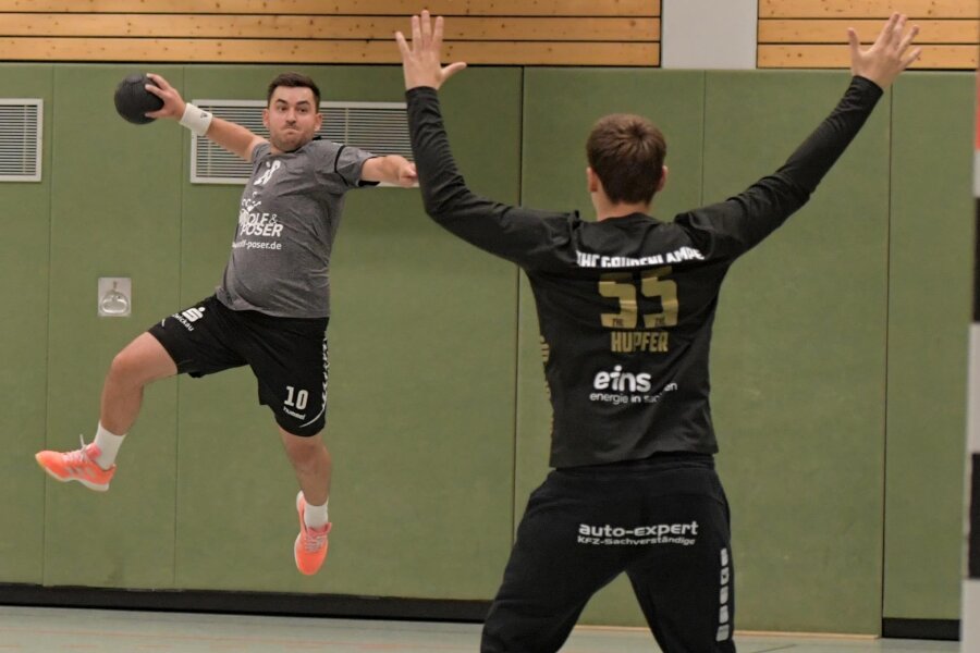Gastgeber setzen sich doppelt in westsächsischen Handball-Derbys durch - Im Derby gegen den ZHC Grubenlampe II steuerte Axel Bauer acht Treffer für den HC Fraureuth bei. Nach einer torreichen ersten Halbzeit stellten die Hausherren in Abschnitt 2 schnell die Weichen auf Sieg.